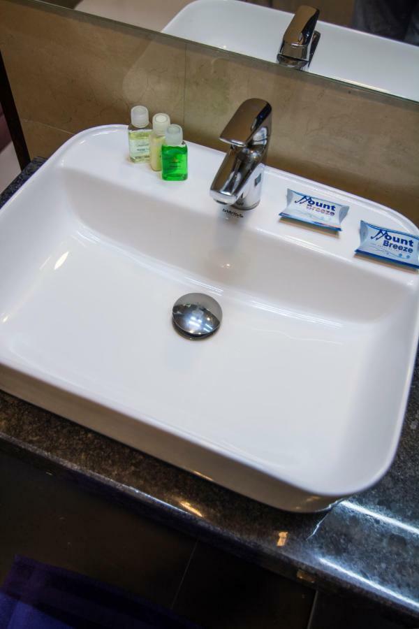 Mount Breeze Hotel Dehiwala-Mount Lavinia Habitación foto